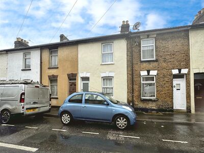 East Street, 2 bedroom Mid Terrace House to rent, £1,300 pcm