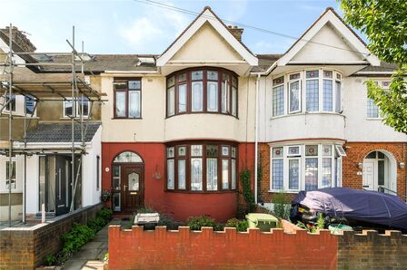 Dawlish Drive, 3 bedroom Mid Terrace House for sale, £525,000