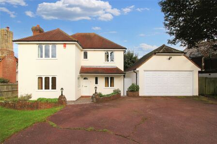 4 bedroom Detached House to rent