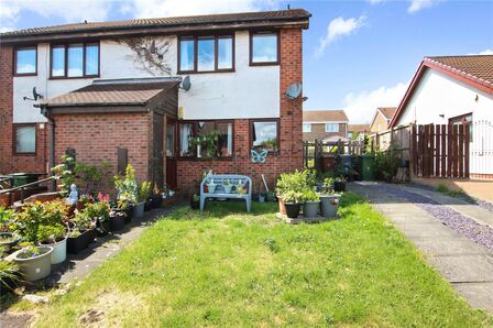 Wheatear Close, 1 bedroom  Flat for sale, £73,000